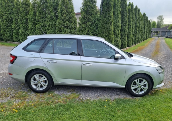 Skoda Fabia cena 32500 przebieg: 225000, rok produkcji 2019 z Poręba małe 121